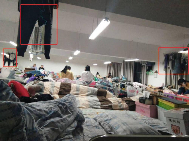 Choáng căn phòng ký túc xá nhét hơn 80 sinh viên, mọi sinh hoạt diễn ra trên giường ảnh 1 Choáng với căn phòng ký túc xá nhét hơn 80 sinh viên, mọi sinh hoạt chỉ diễn ra trên giường-1
