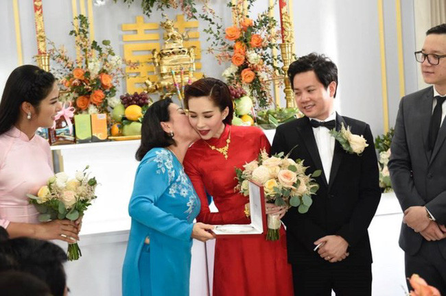 Làm dâu nhà đại gia, loạt mỹ nhân Việt đình đám được mẹ chồng đối xử thế nào? - Ảnh 7. Làm dâu nhà đại gia, loạt mỹ nhân Việt đình đám được mẹ chồng đối xử thế nào? - Ảnh 7.
