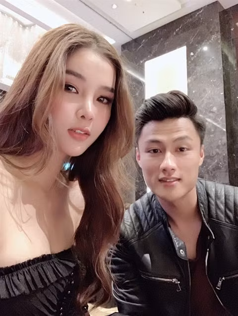 Kỳ Hân nói lời thật về Mạc Hồng Quân và mẹ chồng Ky Han noi loi that ve Mac Hong Quan va me chong