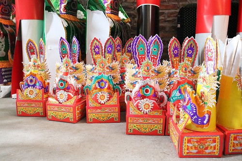 Mũ các quan được làm tại nhà chị Xuân