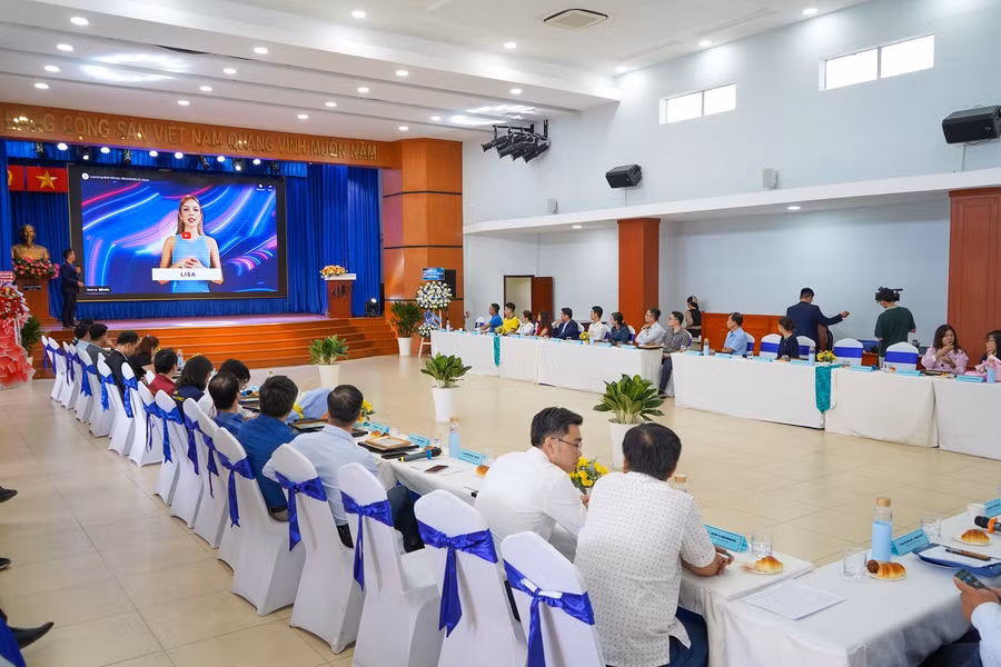 Quang cảnh buổi tọa đàm nhằm tìm kiếm các giải pháp hiệu quả hơn cho hoạt động kết nối doanh nghiệp - nhà trường.