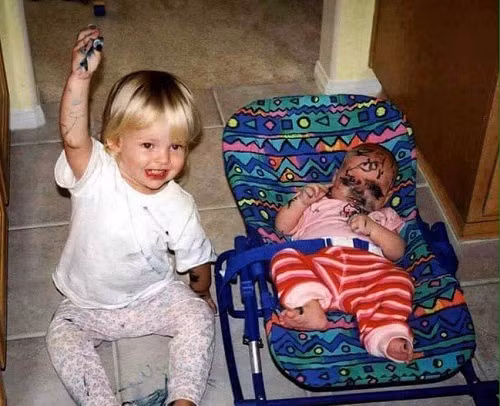 Vẽ người bé yêu quý nhất.