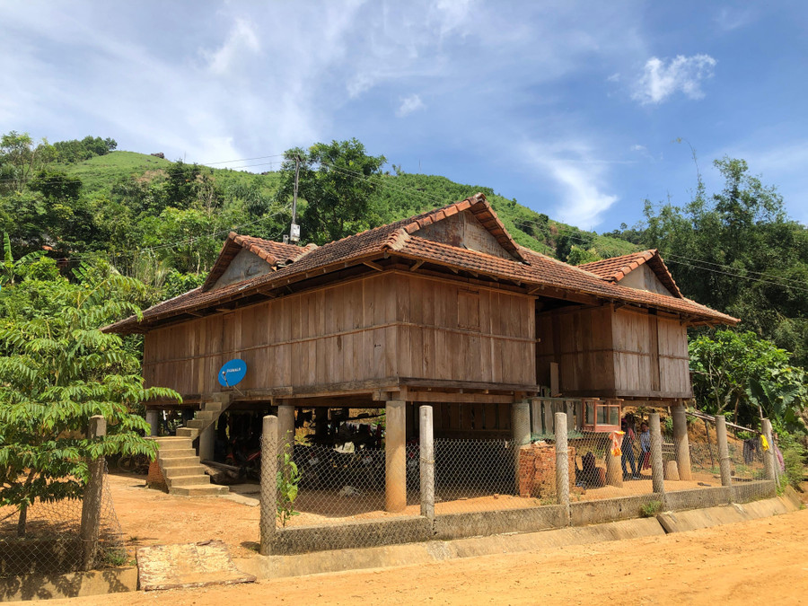 Những nếp nhà sàn khang trang ở Đắk Pao ngày nay. Những nếp nhà sàn khang trang ở Đắk Pao ngày nay.