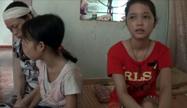 Bố mất, lại lỡ mất kỳ thi THPT 2015, giấc mơ xét tuyển vào học sư phạm mầm non của Trang đành dang dở.