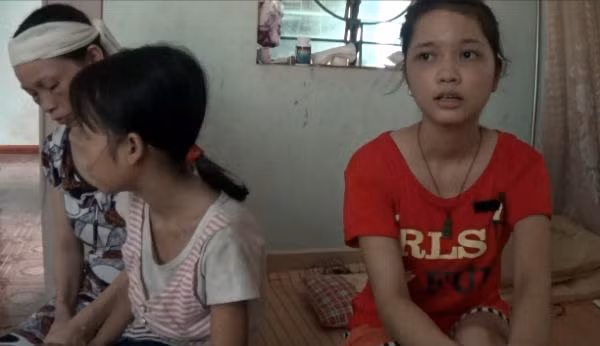 Bố mất, lại lỡ mất kỳ thi THPT 2015, giấc mơ xét tuyển vào học sư phạm mầm non của Trang đành dang dở.