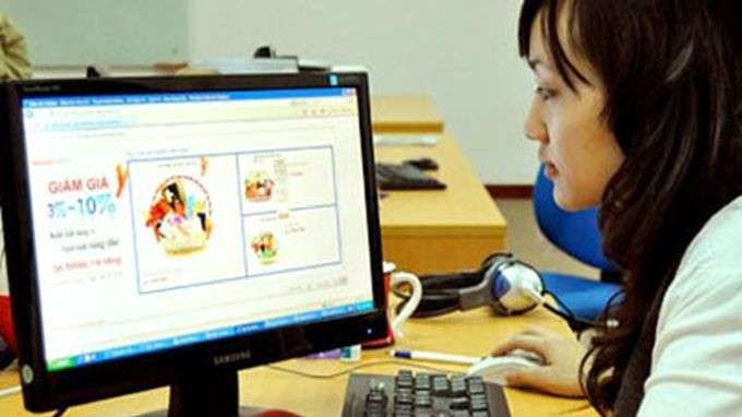 Áp Tết, mua sắm online vào mùa