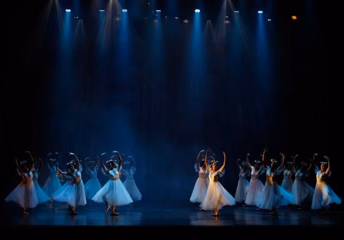 Vở vũ kịch ballet Giselle trở lại với khán giả TPHCM trong hai đêm 21-22/10 tại Nhà hát Thành phố.