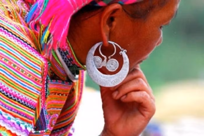 Đôi khuyên tai độc lạ của phụ nữ Vân Kiều 