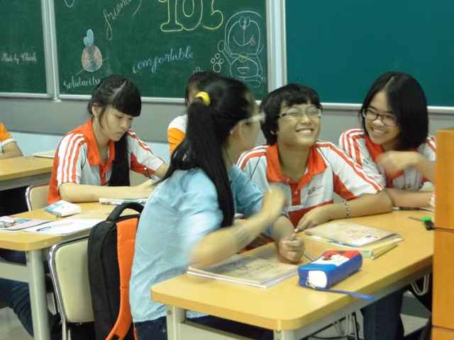 Học Giáo dục công dân với.... đèn cầy, viên bi, quả bóng!