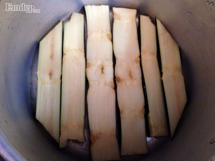 Lạ miệng với món cá thu khho mật mía nhìn là muốn ăn