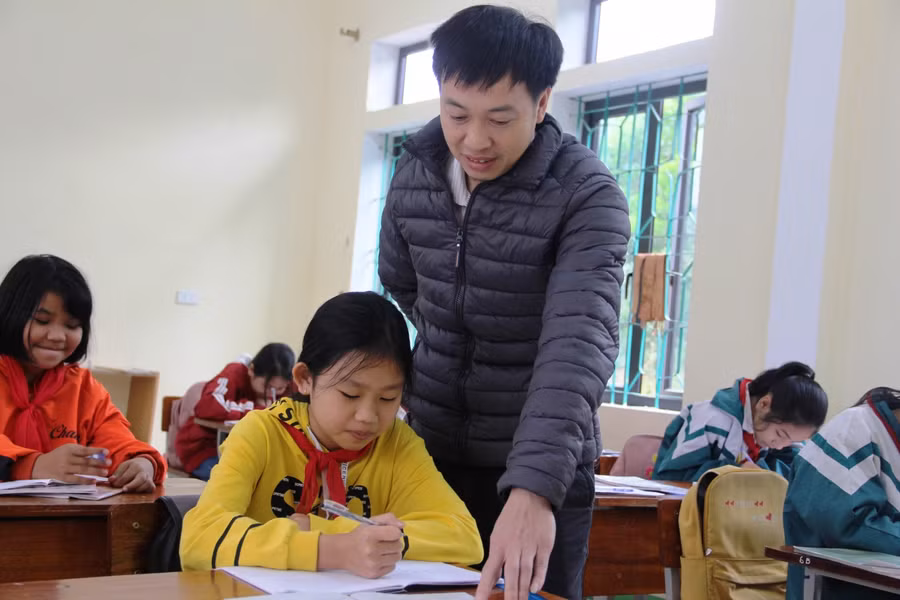 "Sức hút" việc tăng lương khiến nhiều giáo viên mong muốn được bồi dưỡng lớp thăng hạng.