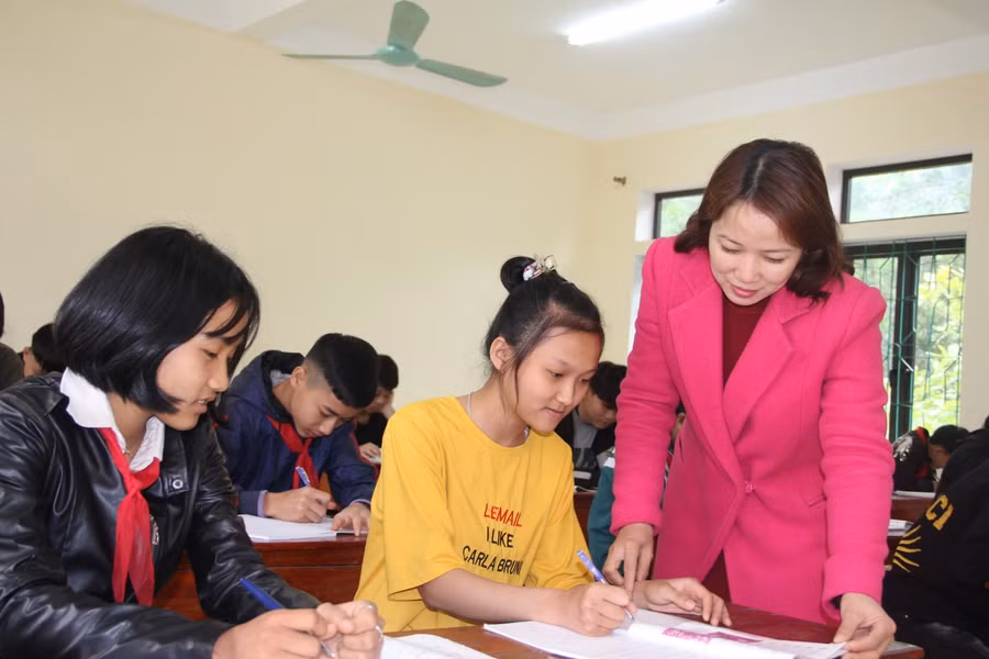 Giáo viên Trường liên cấp tiểu học, THCS Sơn Lĩnh (huyện Hương Sơn) mong muốn được bồi dưỡng vào những dịp hè.