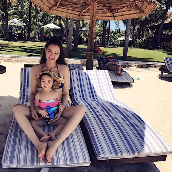 a-hau-trang-nhung-chua-tung-hoi-tiec-khi-tam-dung-su-nghiep-sinh-con-1