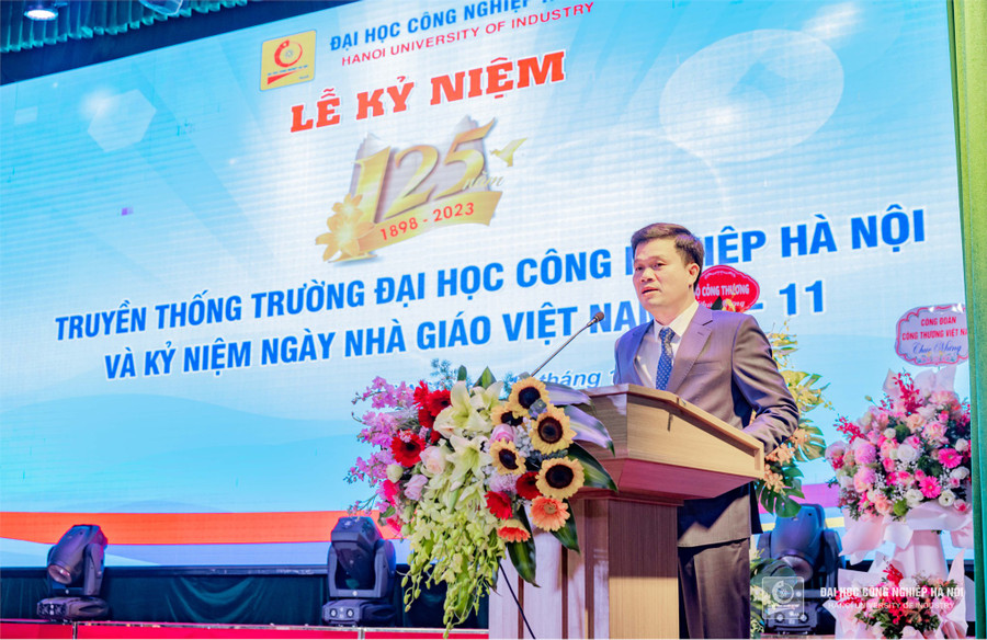 TS Kiều Xuân Thực - Hiệu trưởng Trường ĐH Công nghiệp Hà Nội phát biểu tại chương trình. TS Kiều Xuân Thực - Hiệu trưởng Trường ĐH Công nghiệp Hà Nội phát biểu tại chương trình.