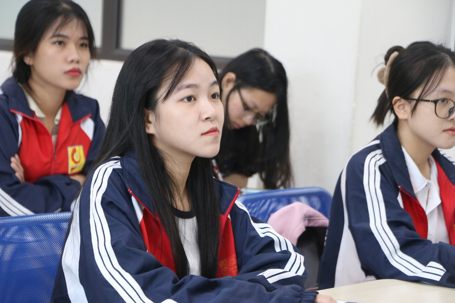 Sinh viên Trường ĐH Công nghiệp Hà Nội trong một giờ học trên lớp. Sinh viên Trường ĐH Công nghiệp Hà Nội trong một giờ học trên lớp.