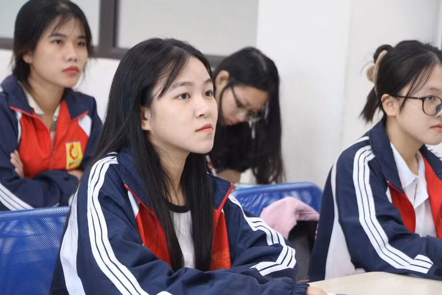 Sinh viên Trường ĐH Công nghiệp Hà Nội trong một giờ học trên lớp.