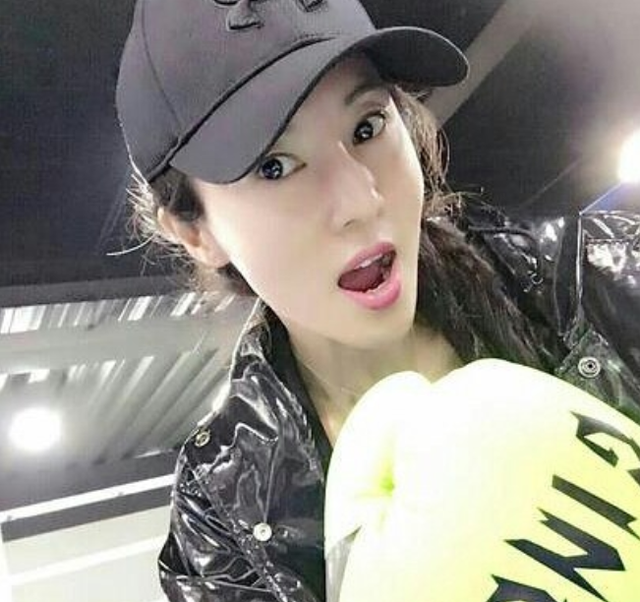 “Ngọc nữ” tuổi 50 trẻ như bạn gái của con trai khiến dân mạng sửng sốt ảnh 6 “Ngọc nữ” tuổi 50 trẻ như bạn gái của con trai khiến dân mạng sửng sốt ảnh 6