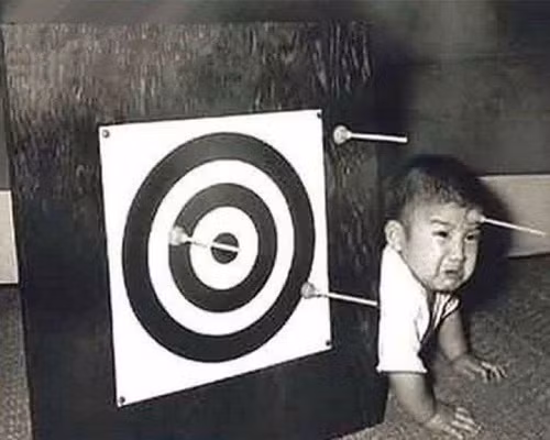 Nạn nhân bất đắc dĩ.