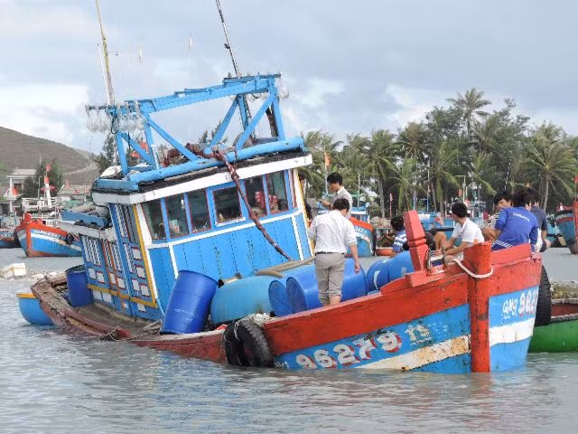 Thời gian qua, nhiều tàu cá của ngư dân Lý Sơn bị nạn khi đang tham gia khai thác hải sản.
