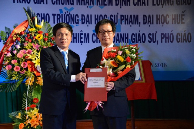Trao quyết định bổ nhiệm chức danh Phó giáo sư cho TS. Lê Anh Phương – Hiệu trưởng Trường ĐHSP Huế Trao quyết định bổ nhiệm chức danh Phó giáo sư cho TS. Lê Anh Phương – Hiệu trưởng Trường ĐHSP Huế