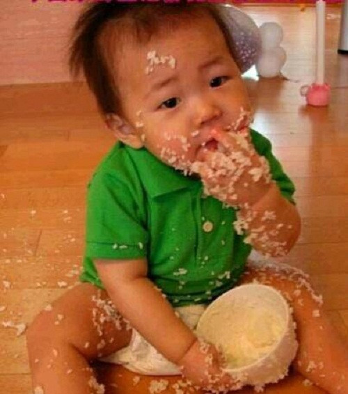 "Mẹ ơi, con biết tự ăn cơm rồi!". Mẹ ơi, con biết tự ăn cơm rồi!.