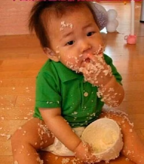 Mẹ ơi, con biết tự ăn cơm rồi!.