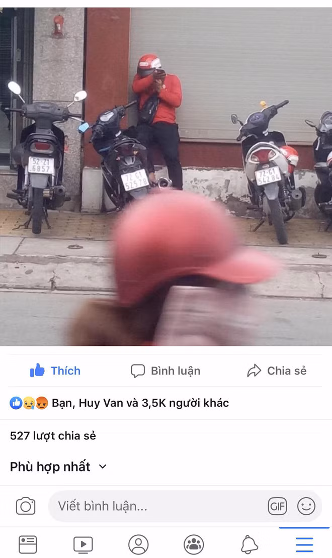 Bức ảnh shipper bật khóc vì bị Bức ảnh shipper bật khóc vì bị