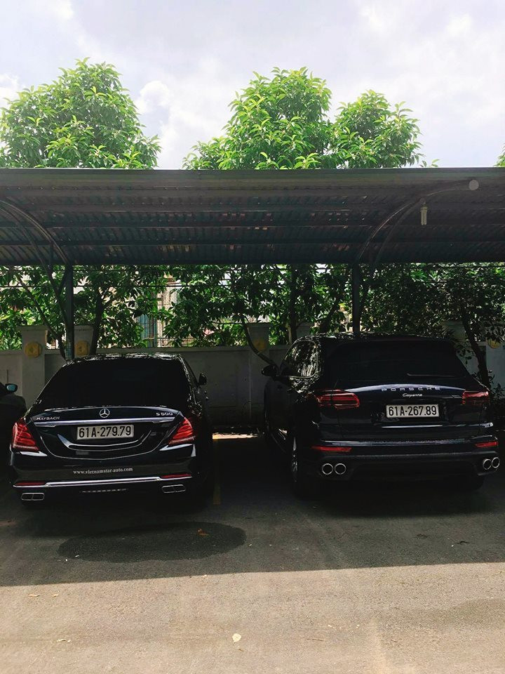 SUV hạng sang Porsche Cayenne mang biển san bằng tất cả. Loạt ô tô sang biển số sảnh cực chất của đại gia Việt