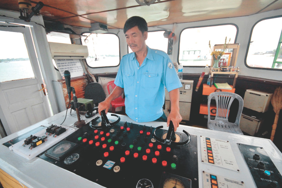 Gắn bó với bến phà nhiều nhất là các lái phà, họ xem nơi đây như ngôi nhà thứ hai. Ảnh: H. Vũ Gắn bó với bến phà nhiều nhất là các lái phà, họ xem nơi đây như ngôi nhà thứ hai. Ảnh: H. Vũ