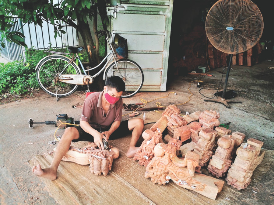 Người dân xã Minh Cường lưu giữ và phát triển nghề mộc. Người dân xã Minh Cường lưu giữ và phát triển nghề mộc.