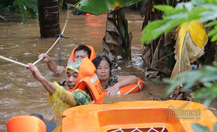  TP Buôn Ma Thuột (Đắk Lắk) trong biển nước. Ảnh: Trùng Dương.