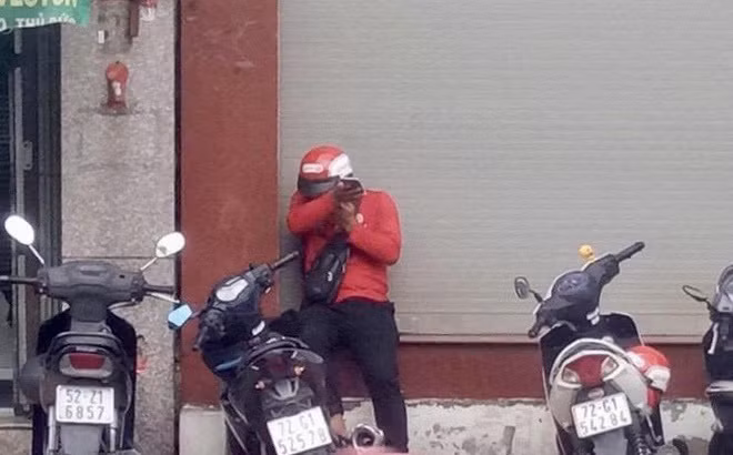 Bức ảnh cùng câu chuyện đầy xót xa thu hút sự quan tâm của cộng đồng mạng.