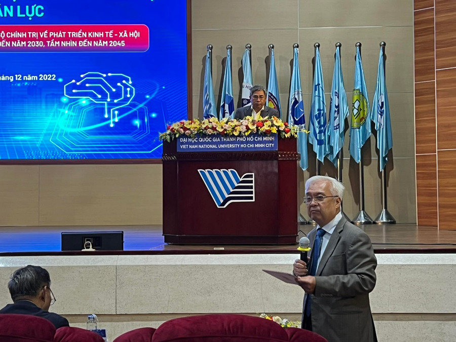 Ông Phan Thanh Bình, nguyên Giám đốc ĐHQG TPHCM nêu ý kiến đóng góp tại hội nghị. Ông Phan Thanh Bình, nguyên Giám đốc ĐHQG TPHCM nêu ý kiến đóng góp tại hội nghị.