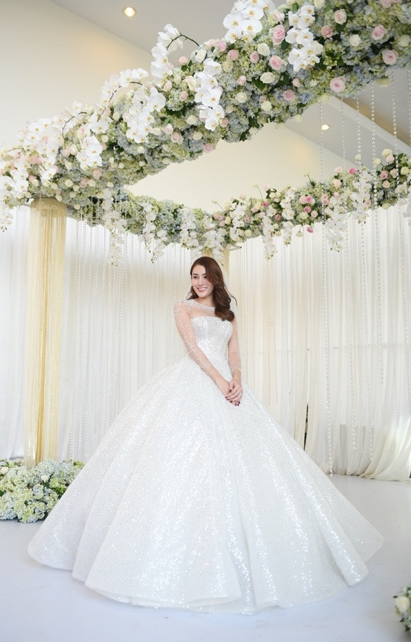 Ghen tị với những thiết kế váy cưới lộng lẫy như cổ tích của loạt sao việt