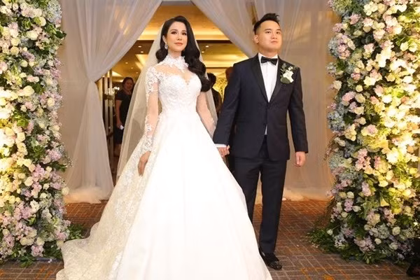 Ghen tị với những thiết kế váy cưới lộng lẫy như cổ tích của loạt sao việt