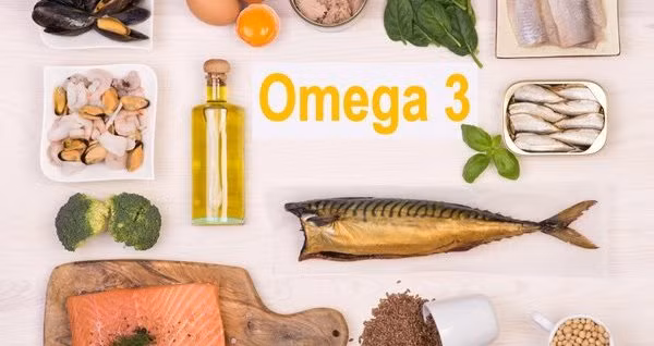 Thực phẩm giàu omega 3 hỗ trợ các lợi ích sức khỏe khác nhau cho sức khỏe của phụ nữ, như sự phát triển của em bé trong bụng mẹ và nó cũng làm giảm nguy cơ mắc bệnh tim.