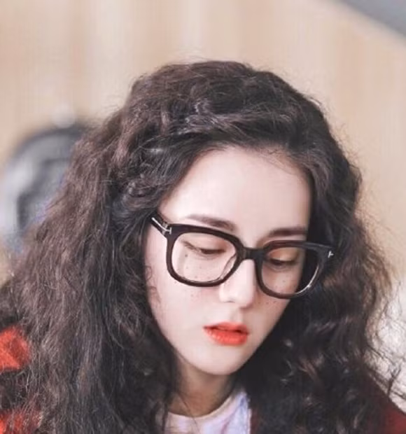 tóc xoăn, tóc xoăn ngắn, thời trang tóc mùa thu 2019