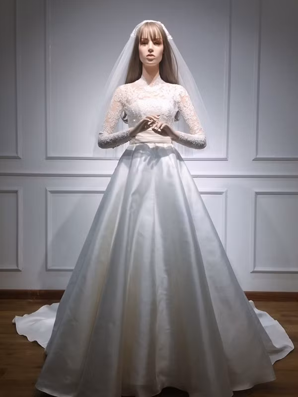 Ghen tị với những thiết kế váy cưới lộng lẫy như cổ tích của loạt sao việt