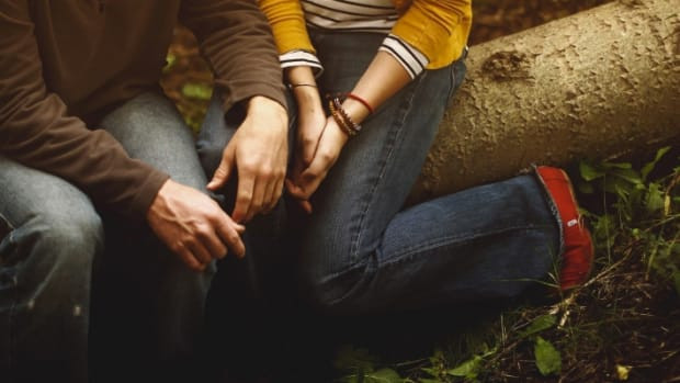 Đừng chia sẻ bí mật khi cả hai người đều mệt mỏi, bị áp lực về thời gian hoặc tâm trí không ổn định. (Ảnh: ITN). Đừng chia sẻ bí mật khi cả hai người đều mệt mỏi, bị áp lực về thời gian hoặc tâm trí không ổn định. (Ảnh: ITN).