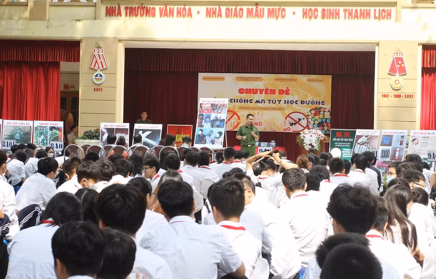 Chuyên đề Phòng chống ma túy học đường tại Trường THCS Đống Đa thu hút sự quan tâm của các em học sinh.