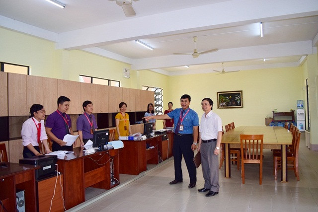 Kiểm tra điều kiện làm việc, phòng ốc của cán bộ phòng Kiểm định chất lượng của Trường ĐH Công nghệ Đồng Nai