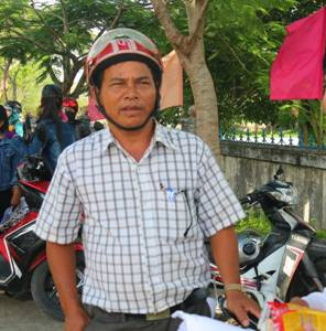 Thí sinh Hồ Ngọc Tú năm nay đã 53 tuổi quyết tâm thi đỗ để con cháu noi gương Thí sinh Hồ Ngọc Tú năm nay đã 53 tuổi quyết tâm thi đỗ để con cháu noi gương
