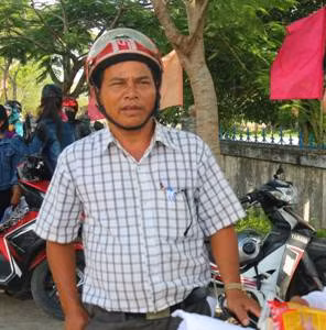 Thí sinh Hồ Ngọc Tú năm nay đã 53 tuổi quyết tâm thi đỗ để con cháu noi gương