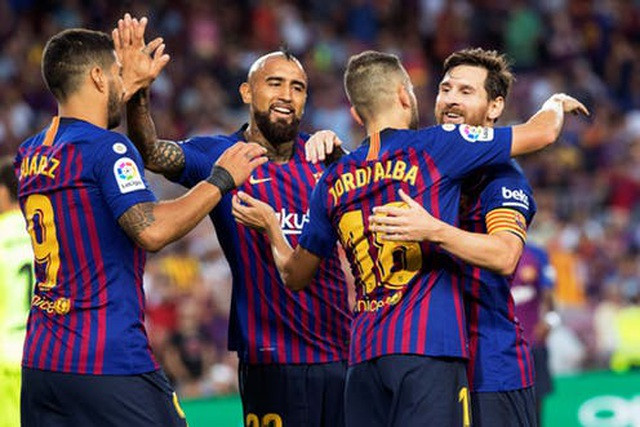 Barcelona của siêu sao Messi đã rơi xuống vị trí thứ 3 trong top 10