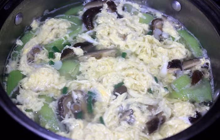 Canh mướp nấu nấm hương ngọt mát ngày hè canh muop nau nam huong ngot mat ngay he