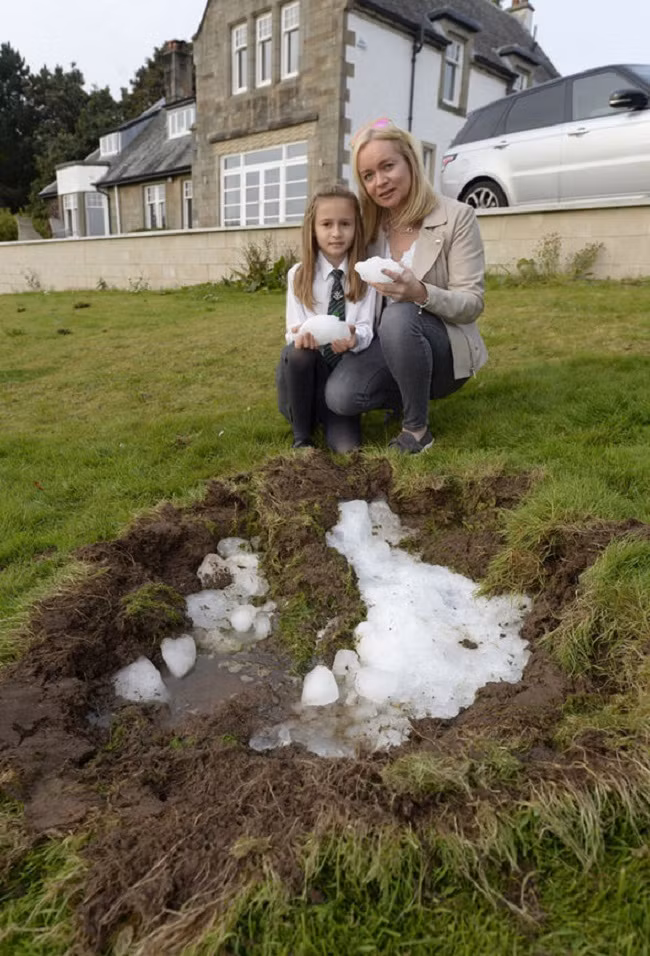 Nghe thấy tiếng nổ lớn ngoài vườn, gia đình chạy ra xem và chứng kiến cảnh tượng kỳ lạ - Ảnh 5.
