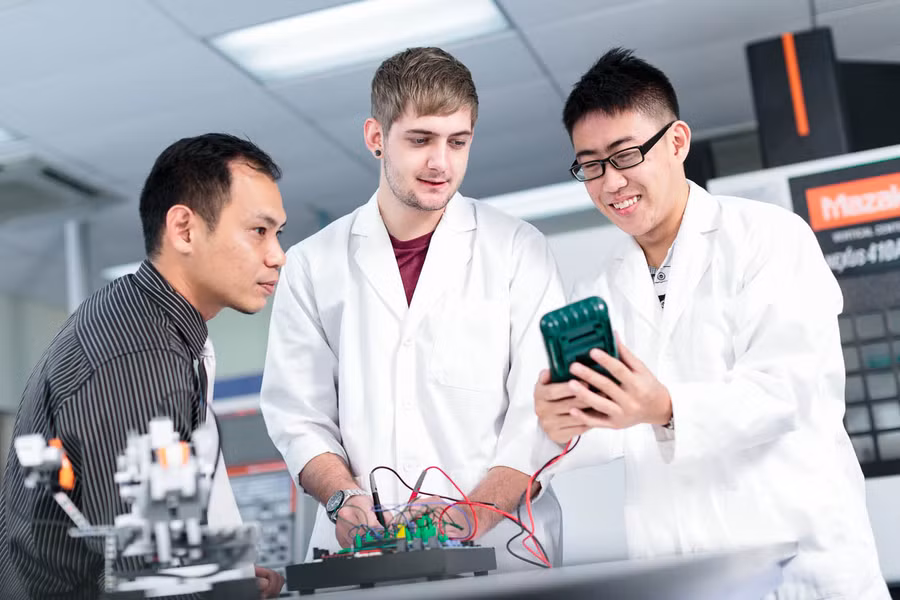 Kỹ sư là một nghề có đóng góp to lớn vào các lĩnh vực khác nhau của đời sống xã hội