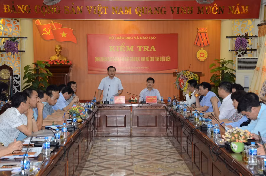 Ông Vừ A Bằng - PCT UBND tỉnh Điện Biên tiếp thu những ý kiến của đoàn công tác