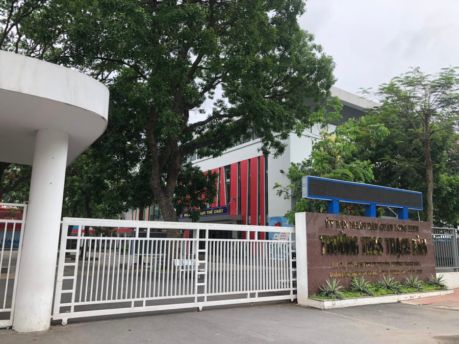 Trường THCS Thạch Bàn có hệ thống cơ sở vật chất khang trang, hiện đại.