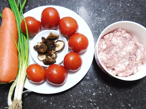 Nguyên liệu cho món cà chua nhồi thịt rất dễ tìm lại giá rẻ Nguyên liệu cho món cà chua nhồi thịt rất dễ tìm lại giá rẻ